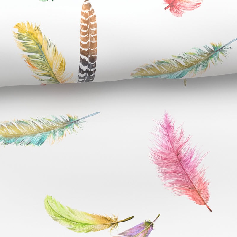 Nahaufnahme der Feinsatin-Bettwäsche Marley pink mit buntem Federmuster in Aquarell-Optik – Schweizer Schafwollprodukte Nahaufnahme der Feinsatin-Bettwäsche Marley pink mit buntem Federmuster in Aquarell-Optik – Schweizer Schafwollprodukte