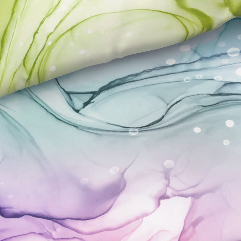 Detailaufnahme des Satin-Stoffs Katinka mit fliessenden Farben und weichen Formen wie bei Alkoholtinte – Schweizer Schafwollprodukte Detailaufnahme des Satin-Stoffs Katinka mit fliessenden Farben und weichen Formen wie bei Alkoholtinte – Schweizer Schafwollprodukte