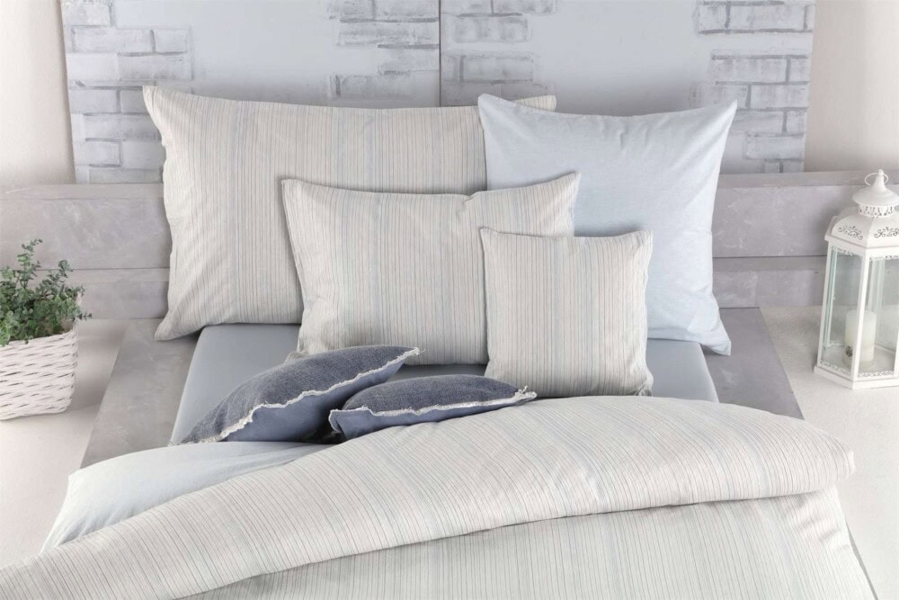 7102502-Felice-100-BW-washed.jpg – Schweizer Schafwollprodukte