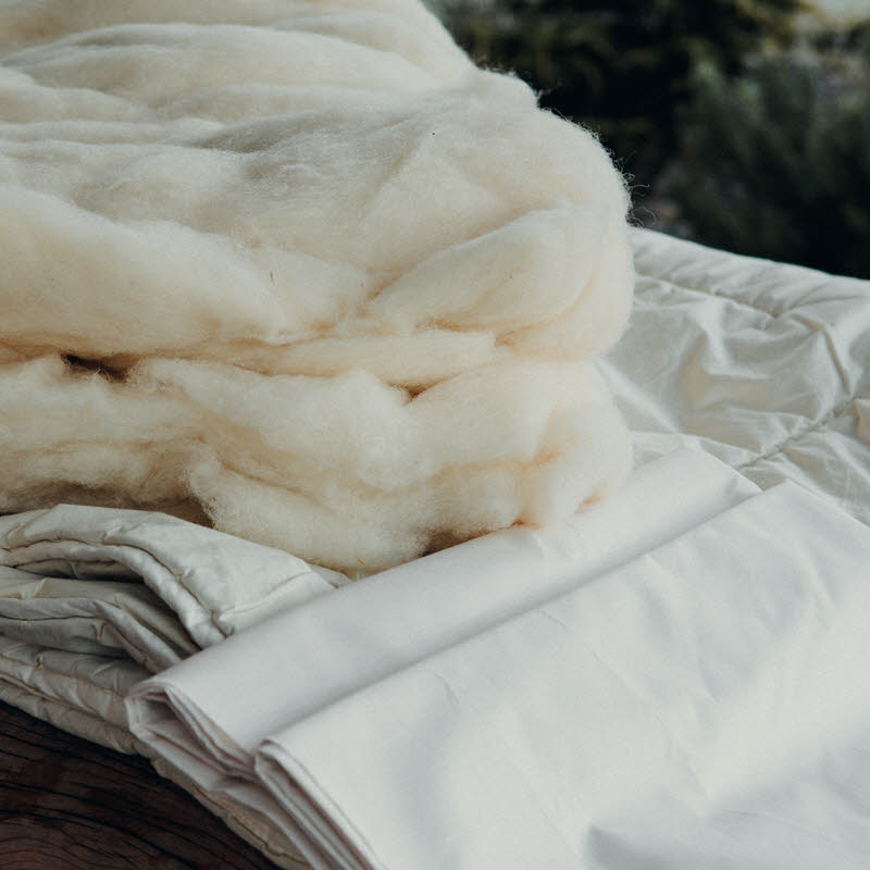Vlies und Stoff für Duvet – Schweizer Schafwollprodukte