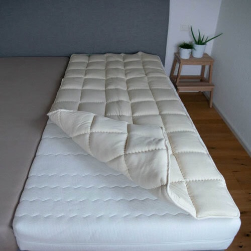 Matratzenauflage für das Bett